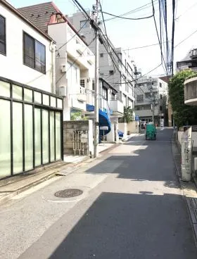 神宮前3丁目店ビルの外観