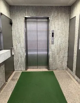 新小伝馬町ビルの外観