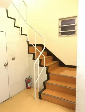 俱会ビルの外観