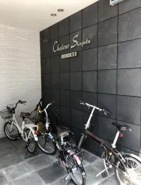 シャルール新宿の外観