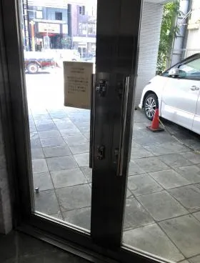 シャルール新宿の外観