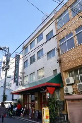 平和ビルの外観
