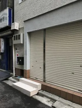 三石ビルの外観