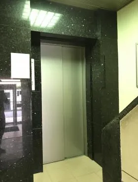 外山ビルの外観