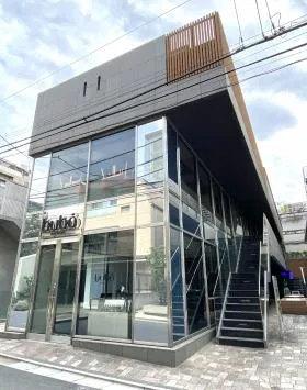 Path表参道ビルの外観