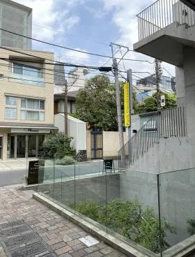 Path表参道ビルの外観