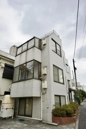 青山ガーデンハウスビルの外観
