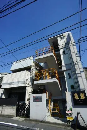 LALLAビルの外観