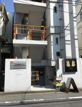 LALLAビルの外観