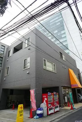 スカイカラー南青山ビルの外観