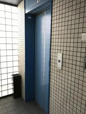 テンポイントビルの外観