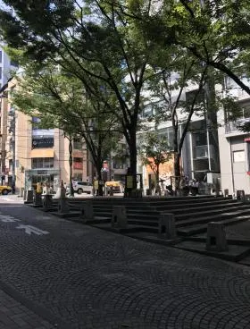 アザブクマイビルの外観