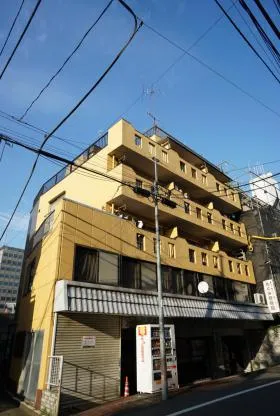 コーポローヤルの外観