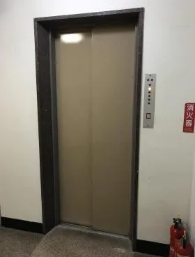 皆川ビルの外観