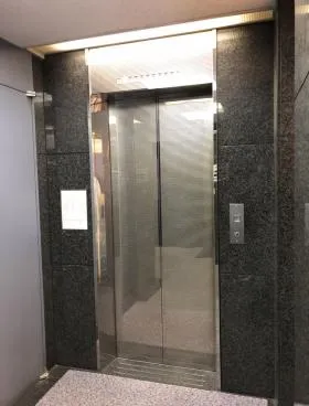 オーイズミ東上野ビル西館の外観