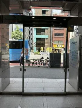 ソフト99ビルの外観