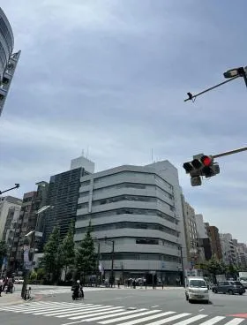 ソフト99ビルの外観