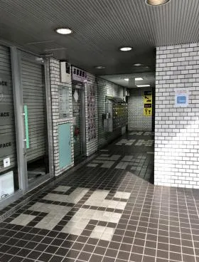 ソシアル都立大学駅前ビルの外観