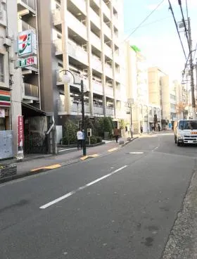 Fビルの外観