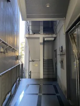 小原サンデンビルの外観