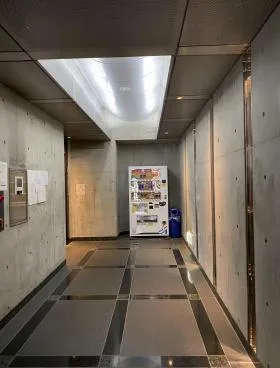 小原サンデンビルの外観