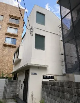 en deux南青山ビルの外観