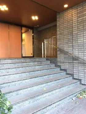 フレンシア外苑ビルの外観