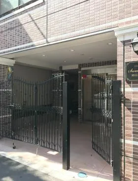 スワンレイク神田和泉町ビルの外観