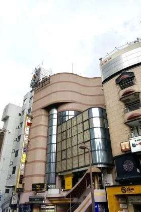 六本木秀栄ビルの外観