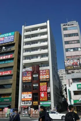 新高ビルの外観
