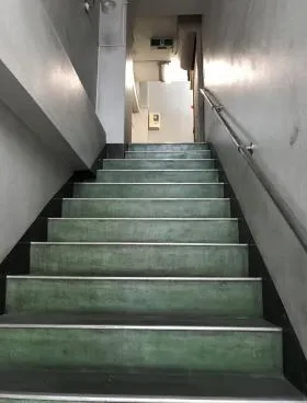 朝野ビルの外観