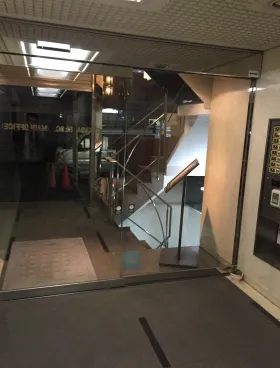 宝ビル本館の外観