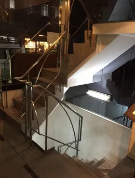 宝ビル本館の外観