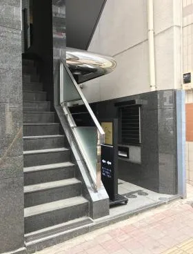 イッシンジャパンビルの外観
