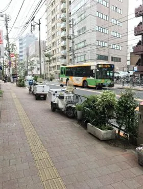 イッシンジャパンビルの外観