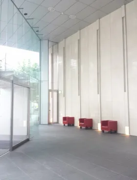 日本橋安田スカイゲートビルの外観