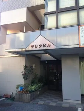ヤリタビルの外観