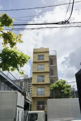 ラヤマビルの外観