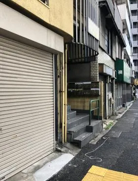 ラヤマビルの外観