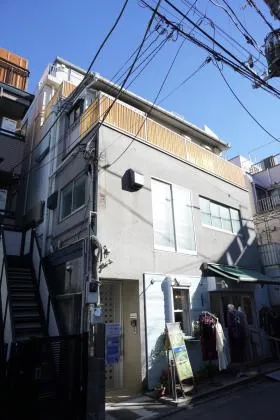 茶静山園ビルの外観