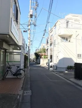 茶静山園ビルの外観