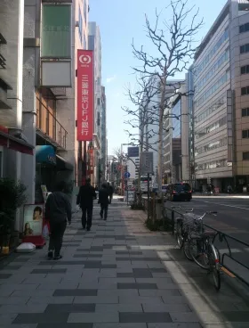 ナリコマHD新宿ビルの外観
