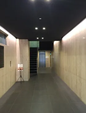 ナリコマHD新宿ビルの外観