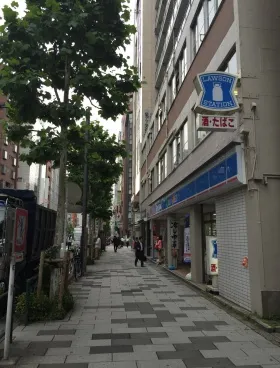 ナリコマHD新宿ビルの外観