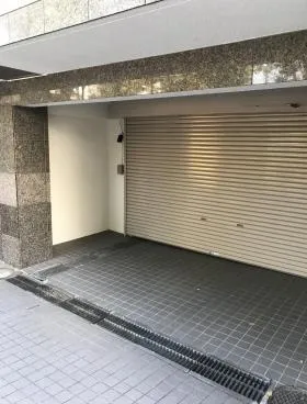 フロントパーク鍋島ビルの外観