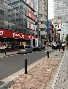 ユニバース第1ビルの外観