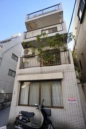 西新宿青木ビルの外観