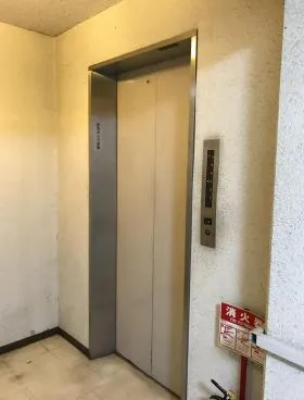 西新宿青木ビルの外観