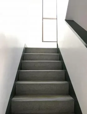 新照ビルの外観