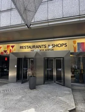 リビングデザインセンターOZONE(新宿パークタワー内)の外観
